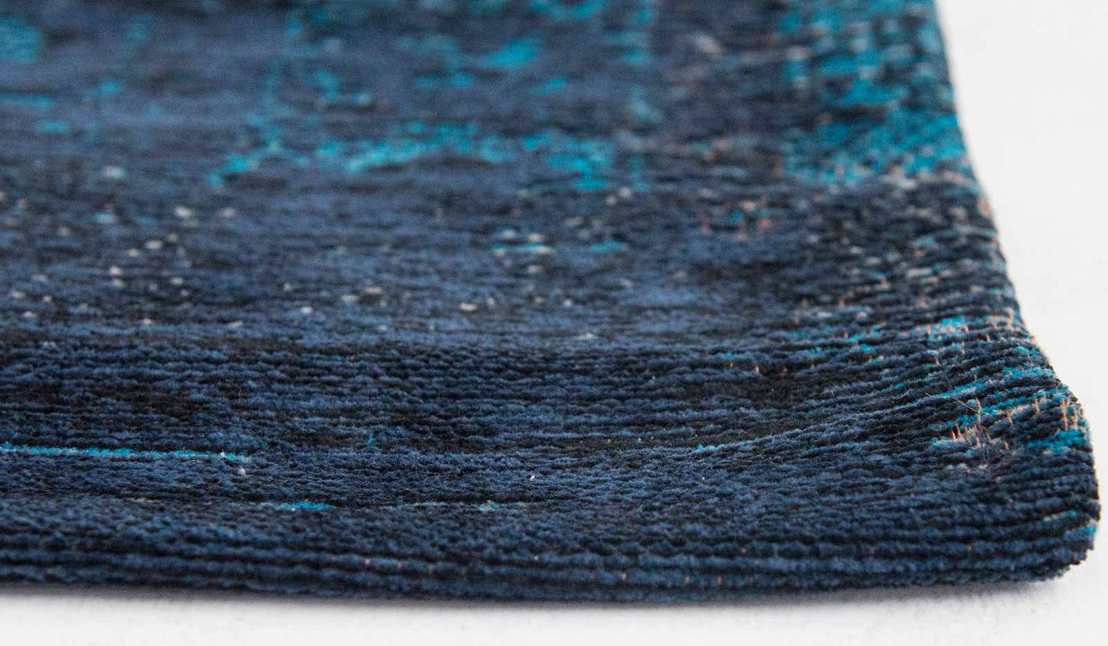 tapijt Louis De Poortere CS 8254 Fading World Medaillon Blue Night side