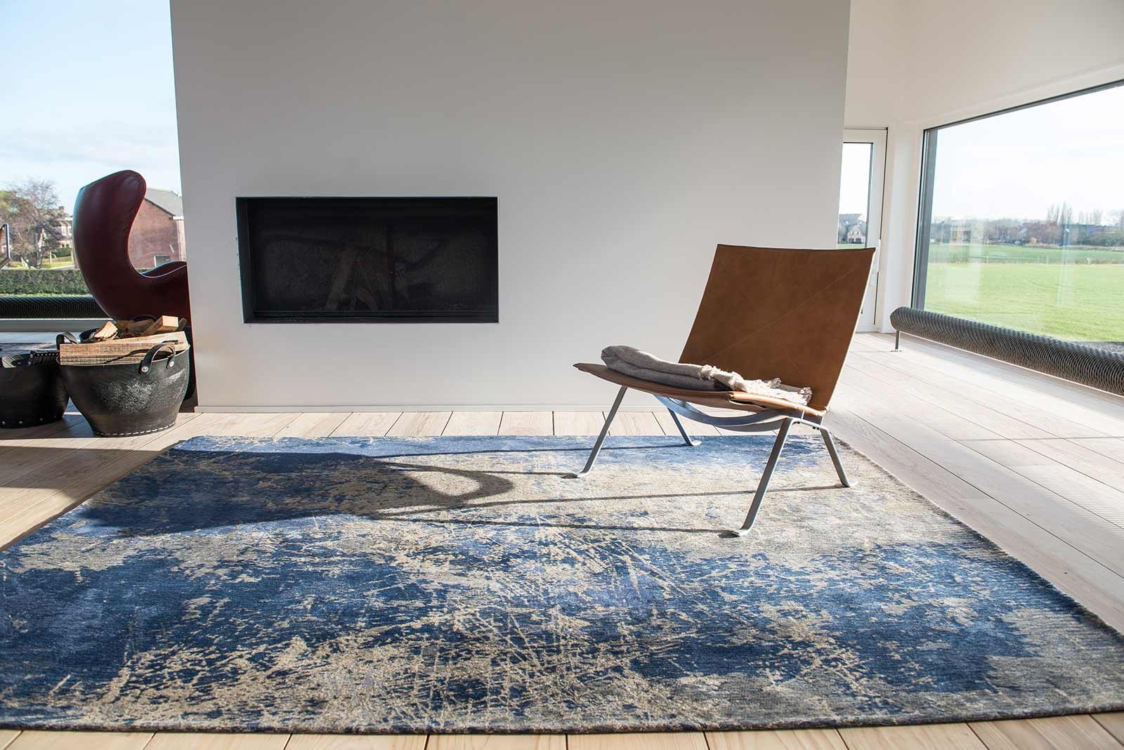 tapijt Louis De Poortere CS 8629 Mad Men Cracks Abyss Blue interior