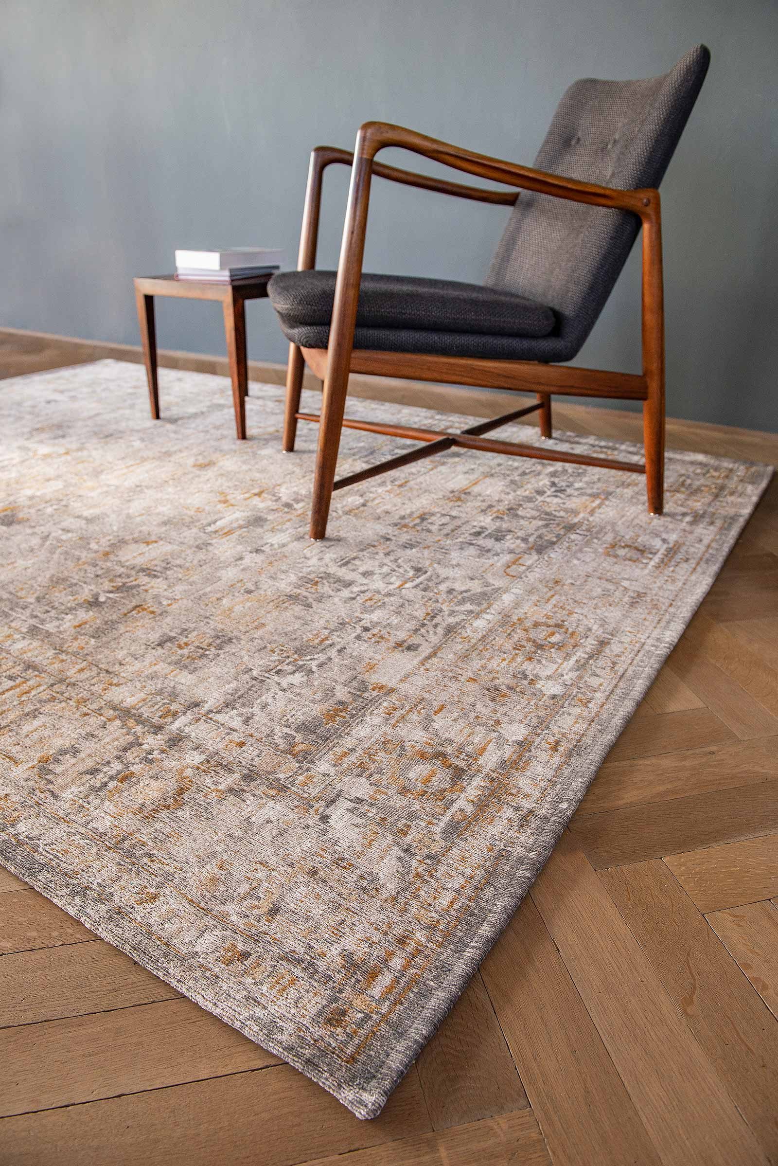 tapijt Louis De Poortere LX 8884 Antiquarian Ushak Suleiman Grey interior 5
